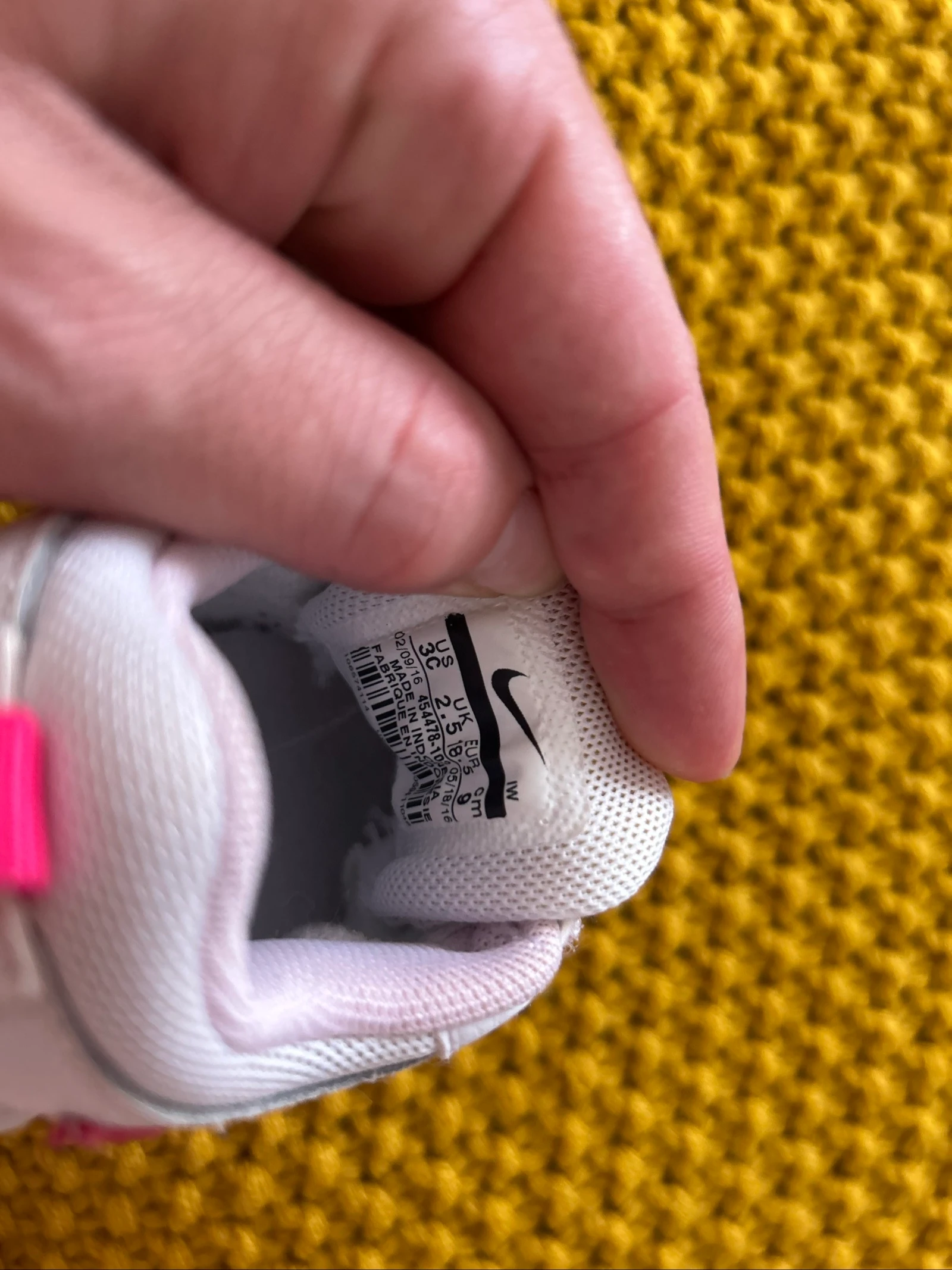Zapatillas Nike para bebé blancas y rosas – Talla 18.5 – photo 7